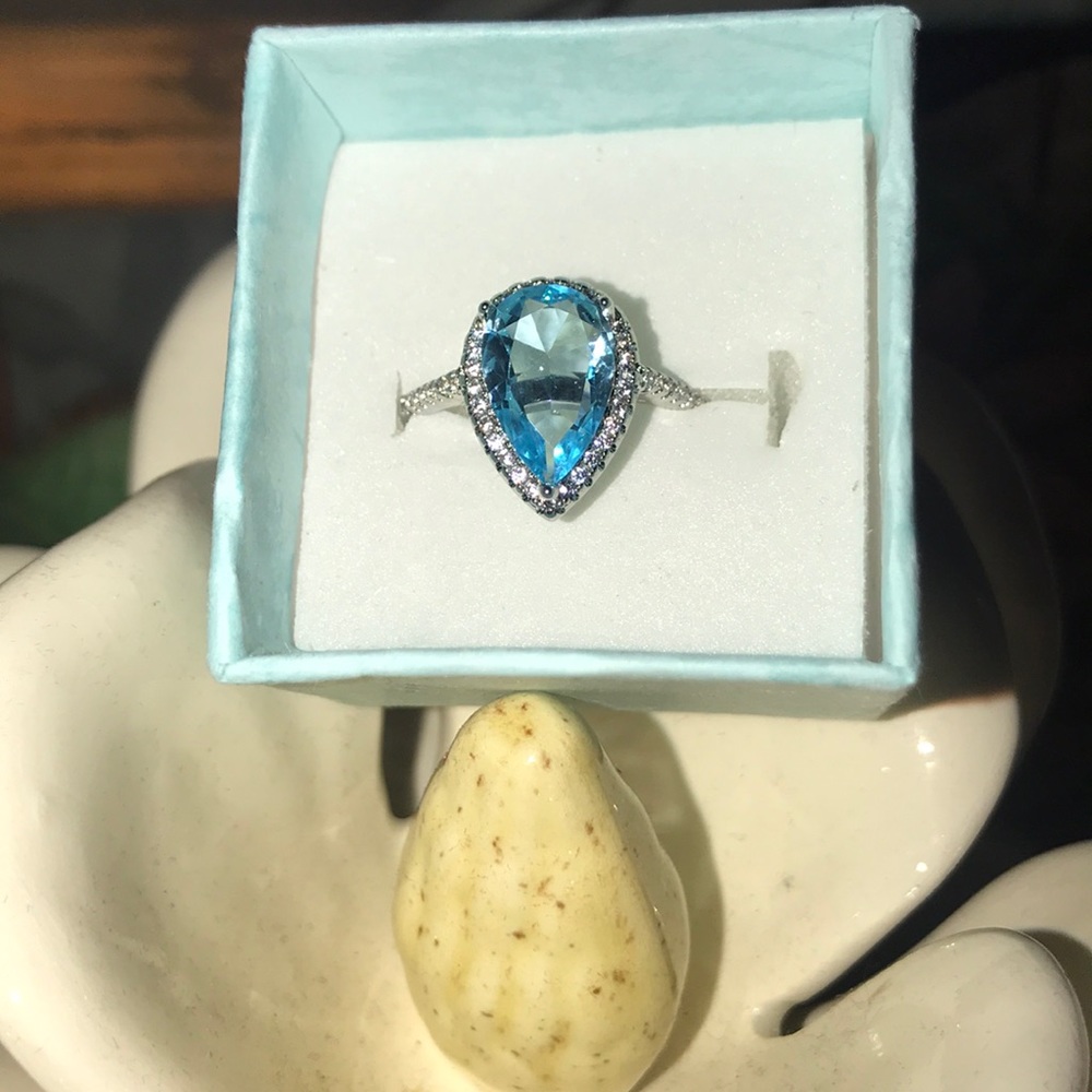SALE NWT Beautiful aquamarine sterling silver ring